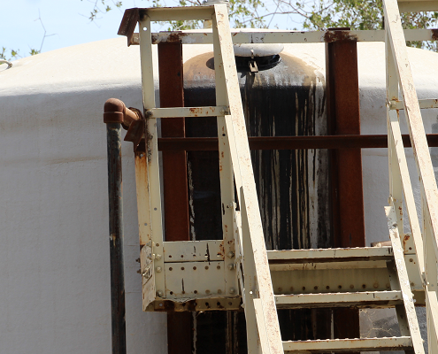 Leaking tank in Arvin